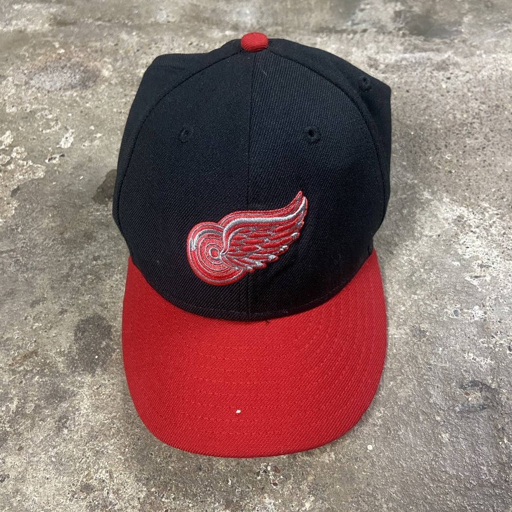 New Era Detroit Red Wings Cap Youth Size 6 3/4 Black Red NHL Hockey Logo